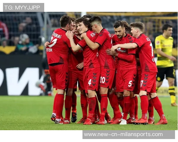 多特蒙德率先打破僵局本塞拜尼任意球混战中破门领先弗赖堡