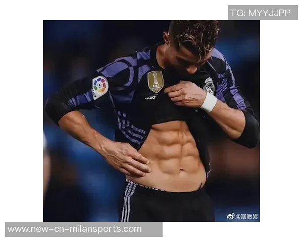 40岁C罗桑拿后肌肉如雕刻般完美展现健身成果