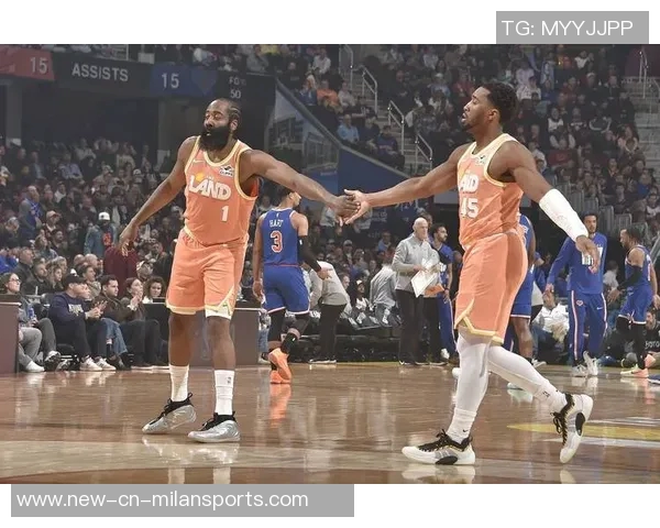 骑士双塔轻松发威小莫布里与阿伦双双收获两双数据